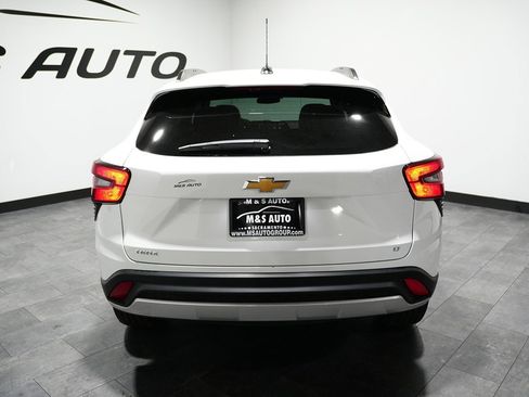 Used 2025 Chevrolet Trax LT w/ LT Convenience Package FWD image 10