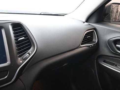 Used 2021 Jeep Cherokee Trailhawk w/ Premium Leather Package image 22