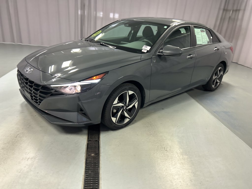 Used 2023 Hyundai Elantra SEL w/ Convenience Package FWD image 3