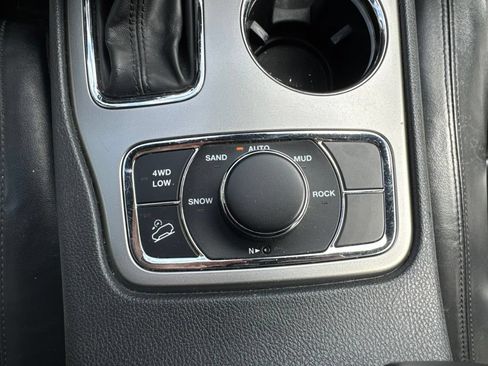 Used 2018 Jeep Grand Cherokee Limited AWD/4WD image 19