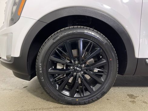 Used 2022 Kia Telluride SX w/ Towing Package image 11