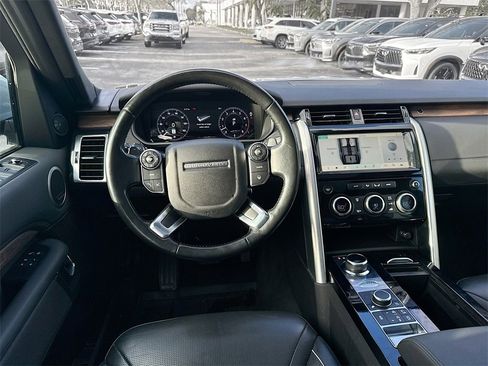 Used 2018 Land Rover Discovery HSE image 25