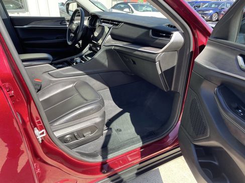 Used 2023 Jeep Grand Cherokee Limited image 11