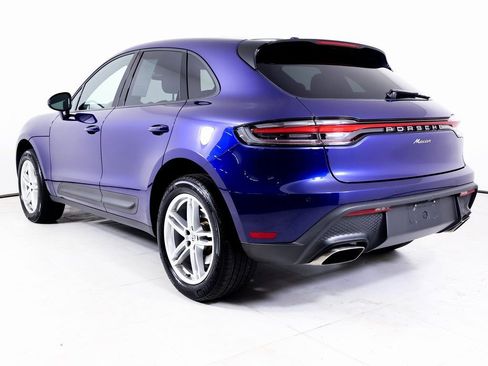 Certified 2025 Porsche Macan image 3
