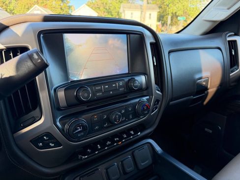 Used 2019 GMC Sierra 2500 Denali w/ Duramax Plus Package AWD/4WD image 12