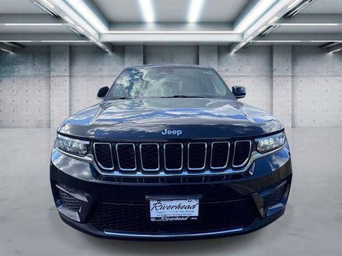 Used 2023 Jeep Grand Cherokee Laredo w/ Luxury Tech Group I AWD/4WD image 2
