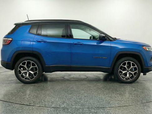 Used 2025 Jeep Compass Limited AWD/4WD image 11