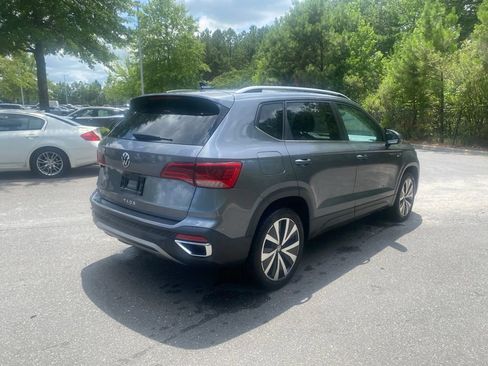 Used 2024 Volkswagen Taos SE FWD image 3