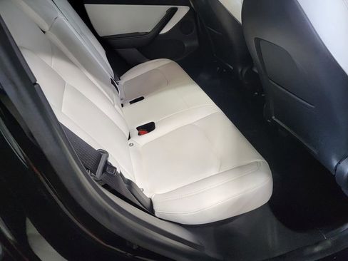 Used 2021 Tesla Model Y Long Range AWD/4WD image 17