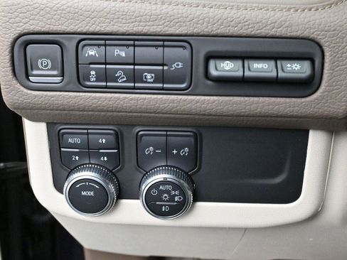 Used 2022 GMC Yukon Denali image 24