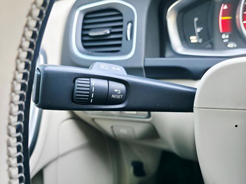 Used 2015 Volvo S60 T5 Premier w/ Convenience Package image 26