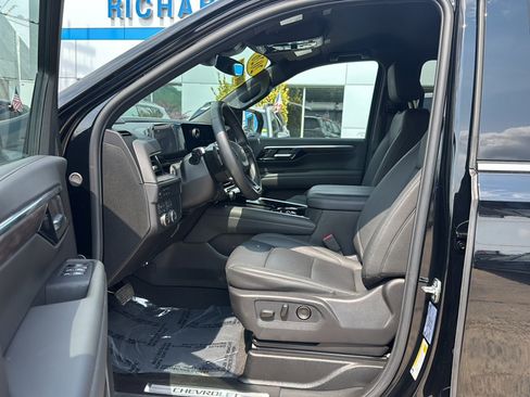 Used 2026 Chevrolet Suburban LT AWD/4WD image 12