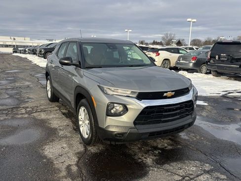 Used 2023 Chevrolet TrailBlazer LS image 3
