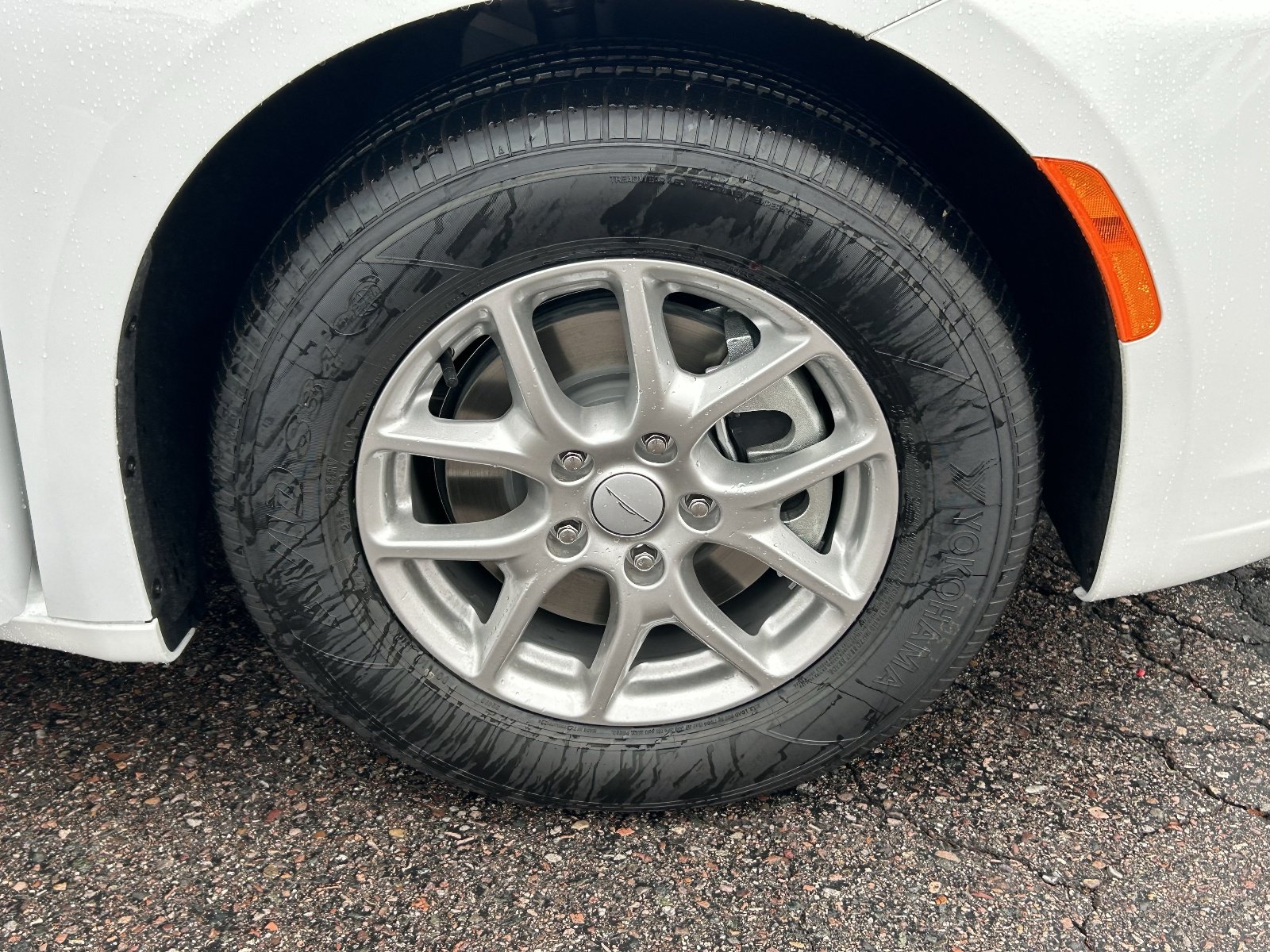 New 2027 Chrysler Pacifica Select FWD image 6