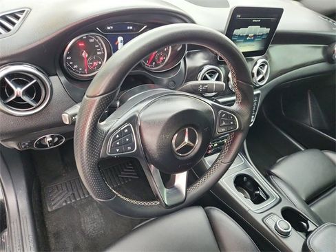 Used 2018 Mercedes-Benz GLA 250 4MATIC image 10