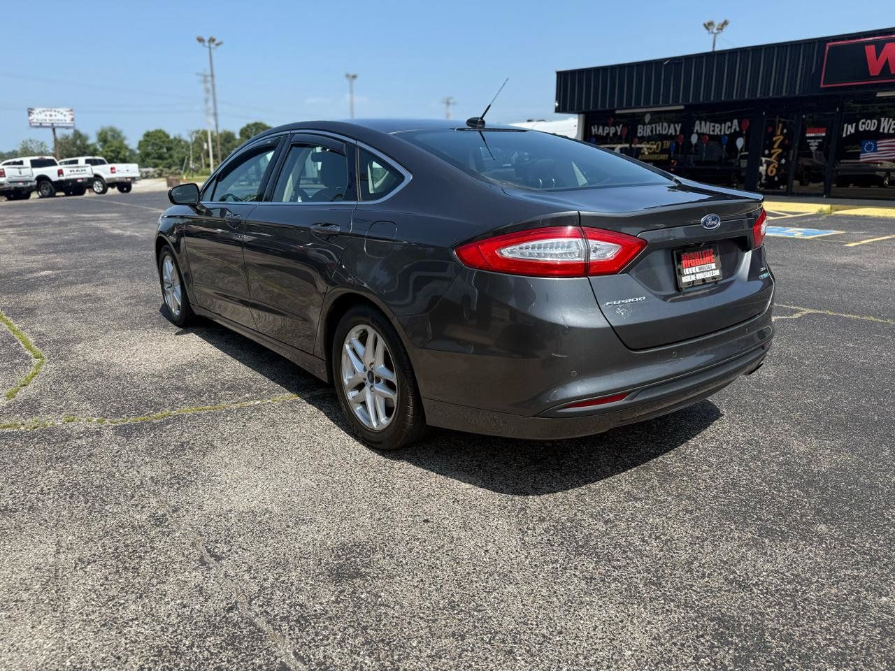 Used 2016 Ford Fusion SE w/ Equipment Group 202A FWD image 5