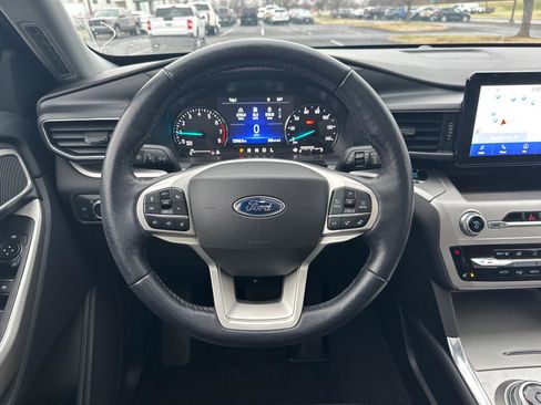 Used 2022 Ford Explorer XLT w/ Equipment Group 202A image 20