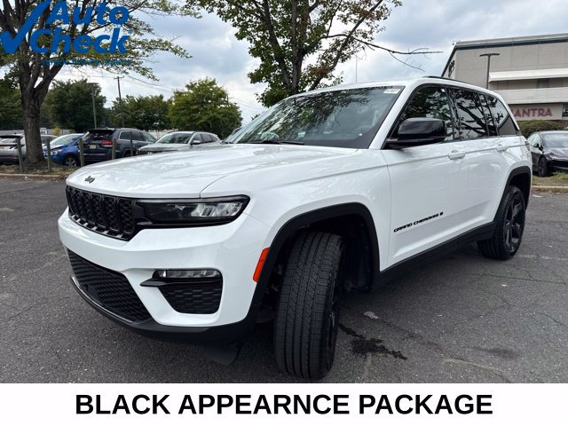 Used 2023 Jeep Grand Cherokee Limited w/ Black Appearance Package AWD/4WD image 3