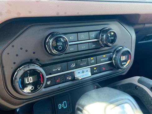 Used 2024 Ford Bronco Outer Banks AWD/4WD image 16