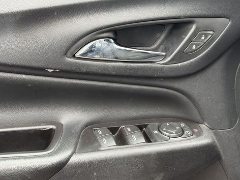 Used 2019 Chevrolet Equinox LT FWD image 12