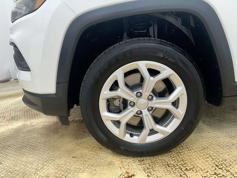 Used 2024 Jeep Compass Latitude AWD/4WD image 19