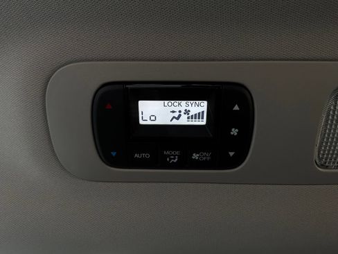 Used 2025 Honda Odyssey Touring image 14