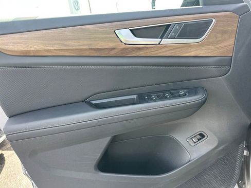 New 2025 Volkswagen Atlas SE image 13