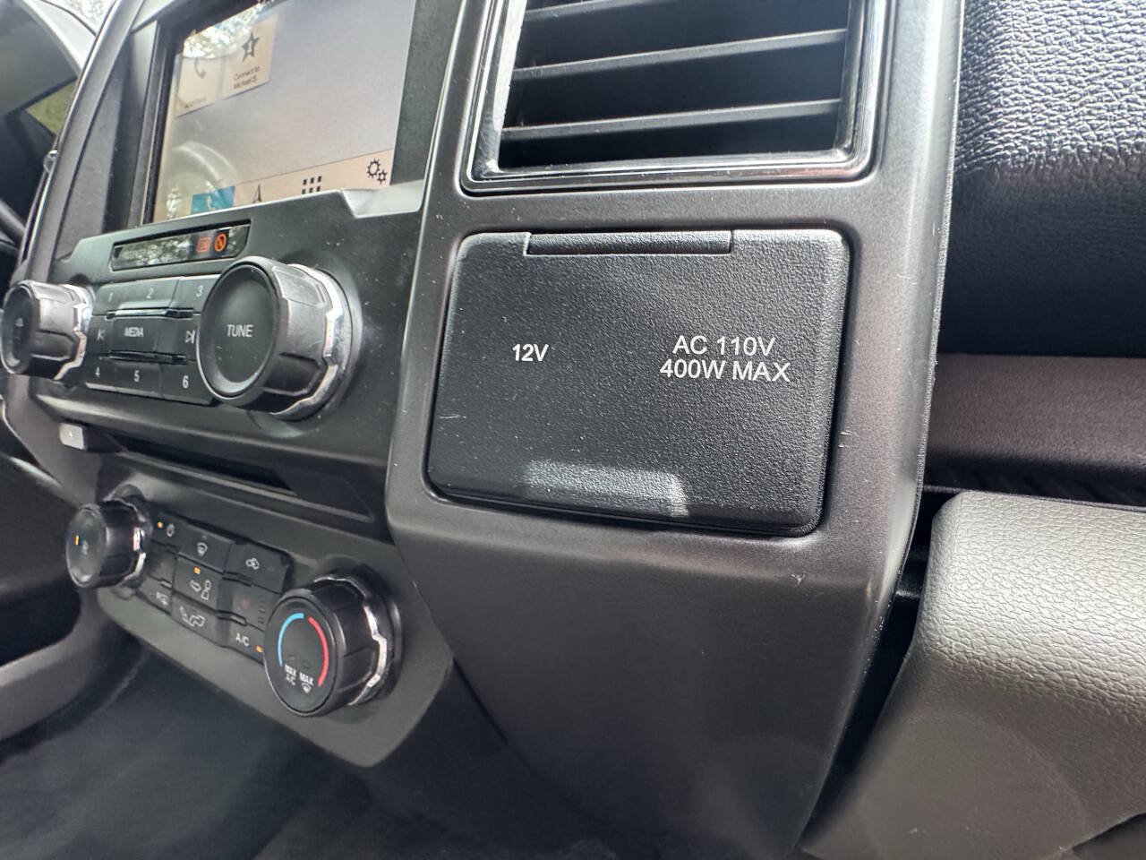 Used 2018 Ford F150 XLT w/ Equipment Group 302A Luxury AWD/4WD image 24