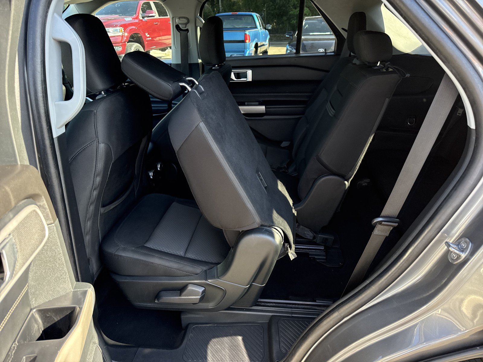 Used 2023 Ford Explorer XLT RWD image 14