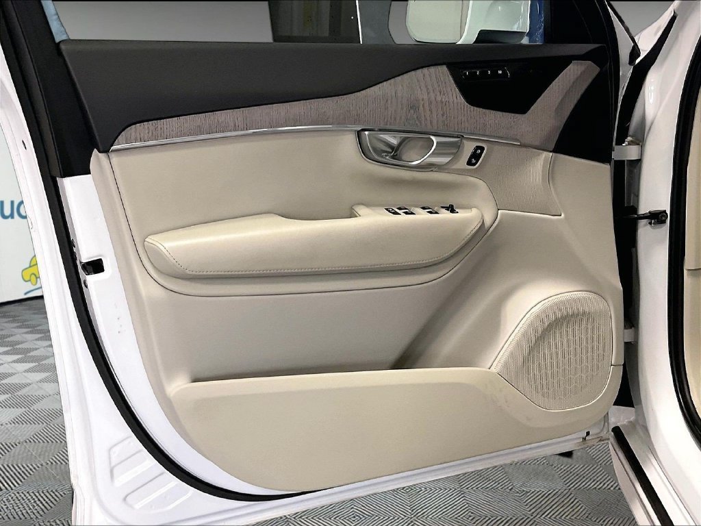 Used 2024 Volvo XC90 B6 Plus w/ Protection Package Premier AWD/4WD image 9