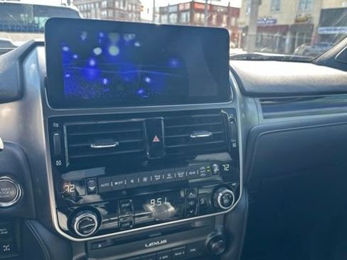 Used 2023 Lexus GX 460 Luxury w/ Sport Design Package AWD/4WD image 2