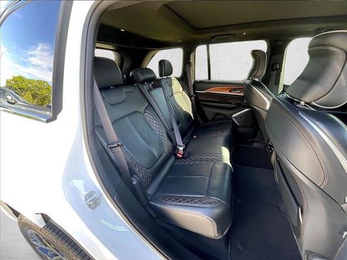 Used 2025 Jeep Grand Cherokee Summit AWD/4WD image 30