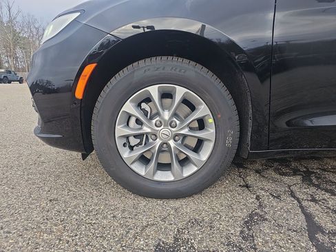 New 2026 Chrysler Pacifica Limited image 30