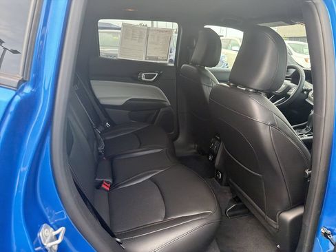 Used 2023 Jeep Compass Limited AWD/4WD image 17