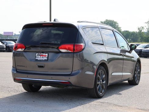 Used 2019 Chrysler Pacifica Touring Plus w/ S Appearance Package FWD image 9