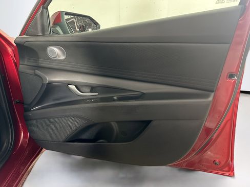 Used 2024 Hyundai Elantra SEL FWD image 31