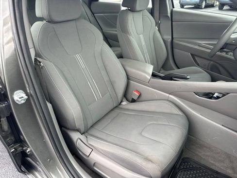Used 2024 Hyundai Elantra SEL FWD image 19