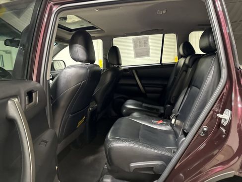 Used 2011 Toyota Highlander SE w/ Tow Pkg AWD/4WD image 23