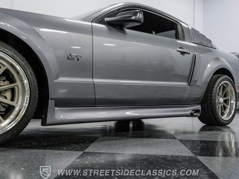 Used 2006 Ford Mustang GT RWD image 21
