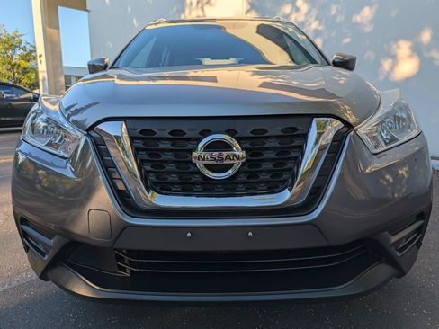 Used 2018 Nissan Kicks SV FWD image 2