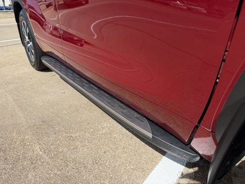 Certified 2025 Toyota Highlander XLE image 10