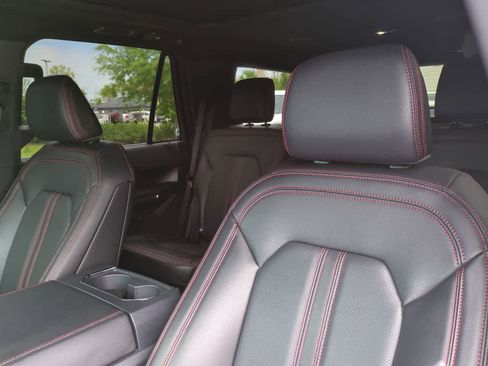 Used 2024 Ford Expedition Limited RWD image 8