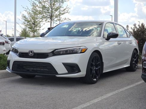 Used 2023 Honda Civic Sport image 4