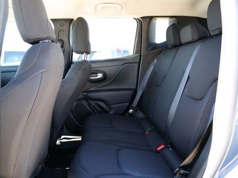 Used 2023 Jeep Renegade Latitude image 10