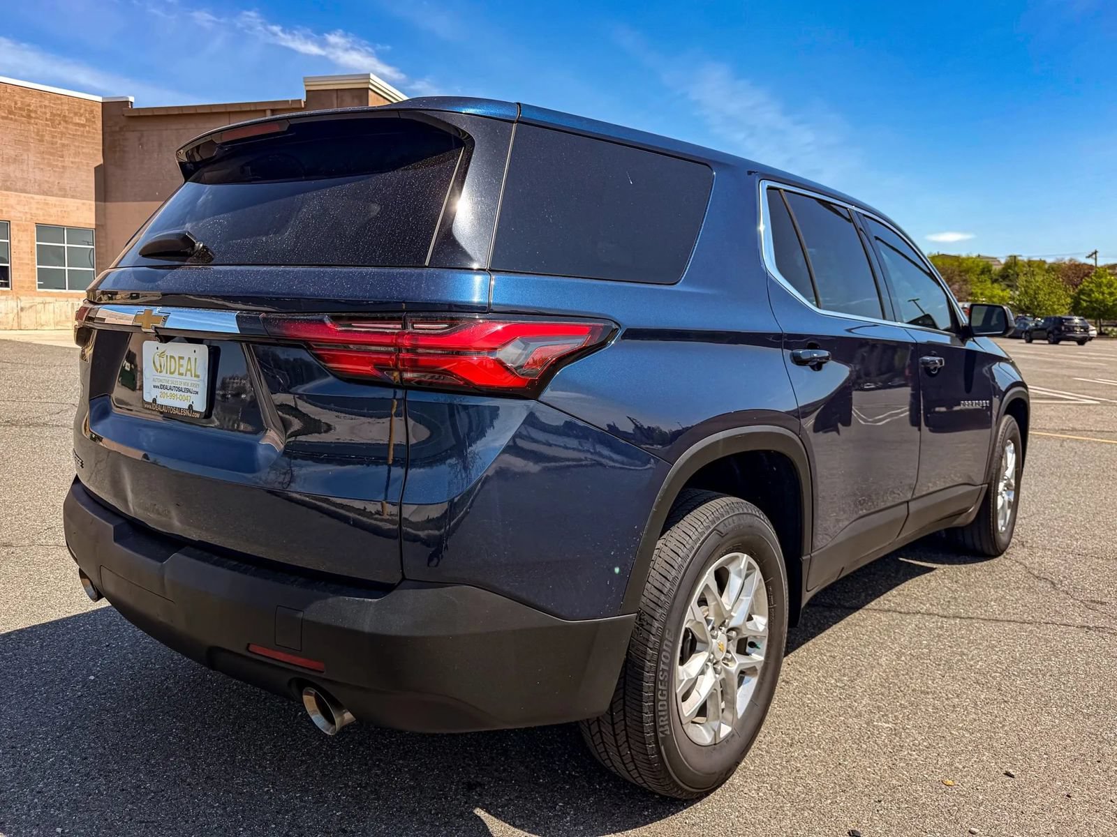 Used 2022 Chevrolet Traverse LS FWD image 7