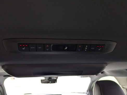 Used 2024 Toyota Sienna Platinum FWD image 24