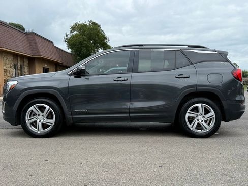 Used 2019 GMC Terrain SLE w/ Driver Convenience Package image 2