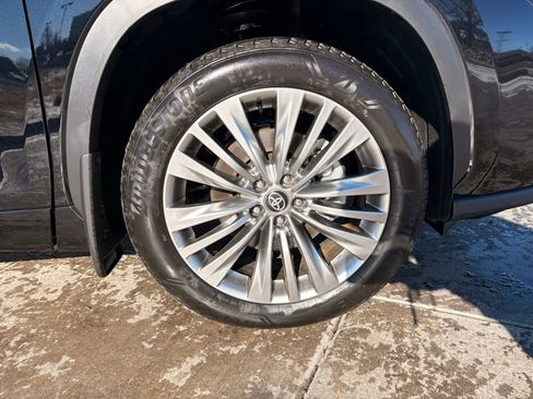 Used 2026 Toyota Highlander Platinum AWD/4WD image 32