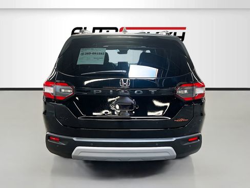 Used 2025 Honda Pilot TrailSport image 6