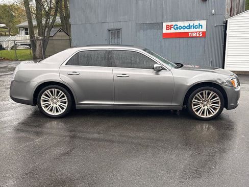 Used 2011 Chrysler 300 C RWD image 7